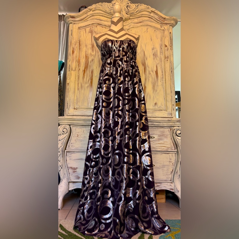 Elegant Strapless Silk Dress🤩